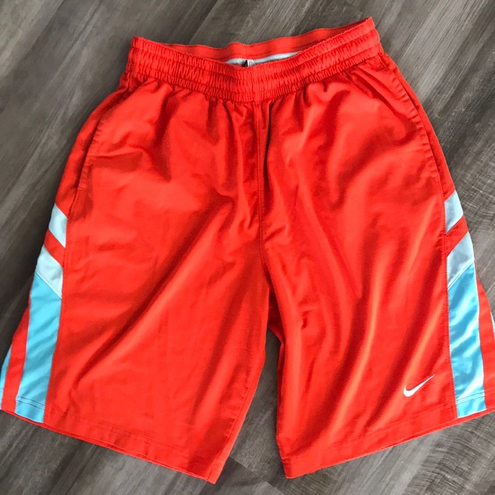 Men’s size L Nike basketball shorts